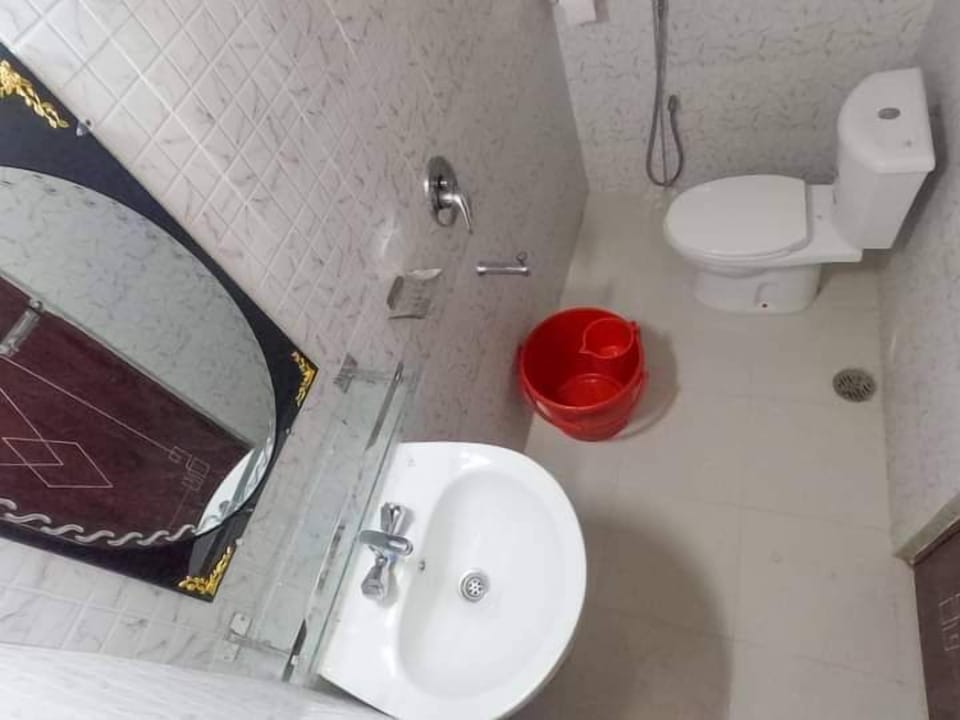 Towels, soap, shampoo, toilet paper