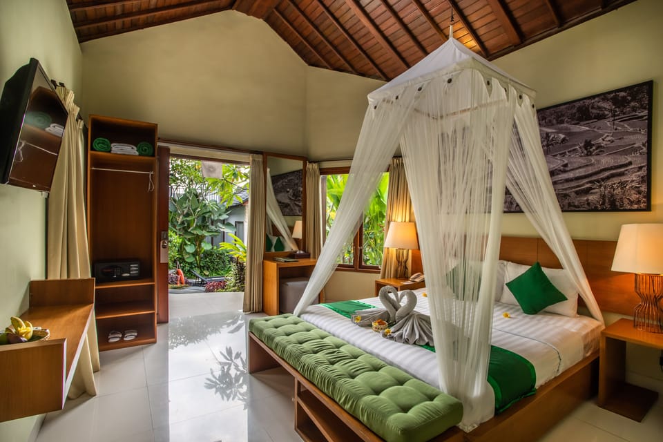 1 Bedroom Villa | Minibar, in-room safe, desk, blackout drapes