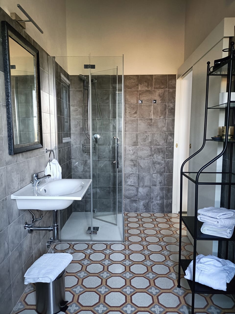 Superior Double or Twin Room, Garden View | Bathroom | Shower, hair dryer, towels, soap