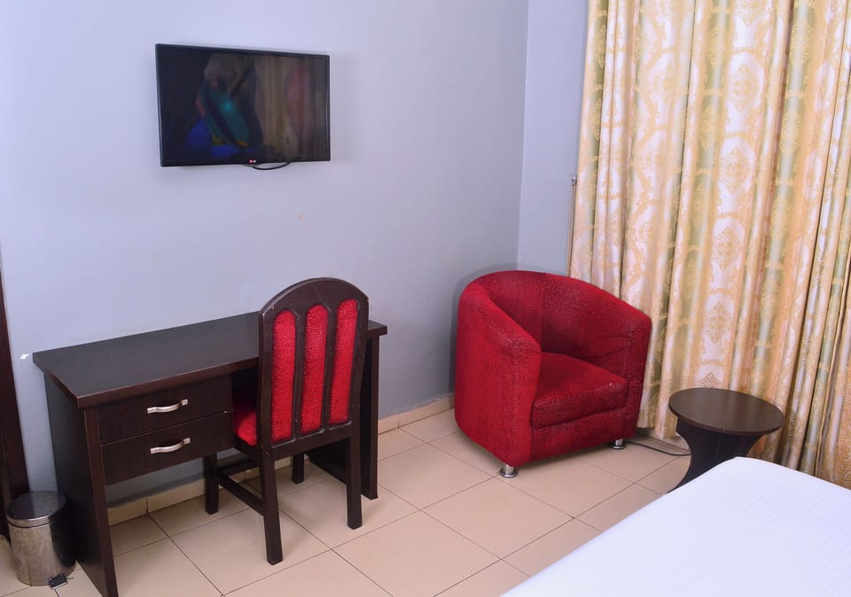 Standard Single Room | Bathroom | Towels, soap, toilet paper