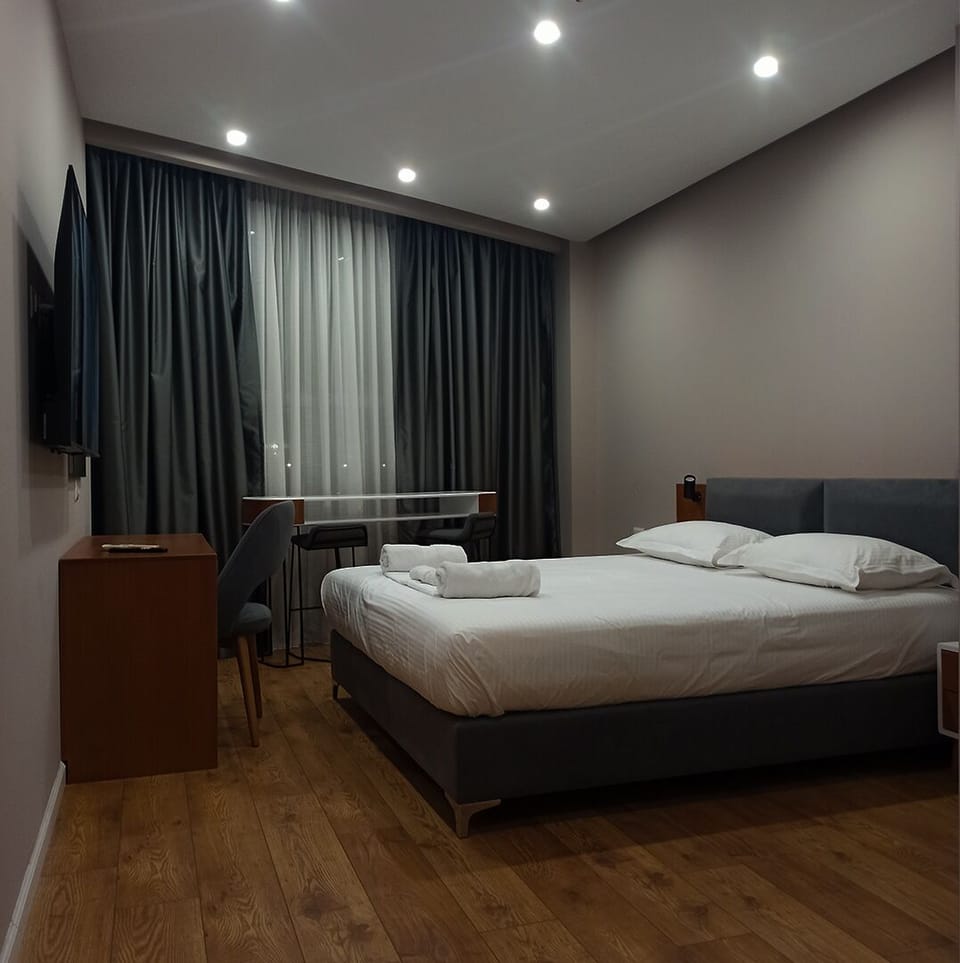 Comfort Double Room, Private Bathroom | City view