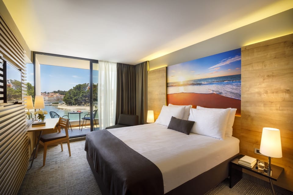 Room for 2+1 Seaview | Minibar, in-room safe, desk, free WiFi