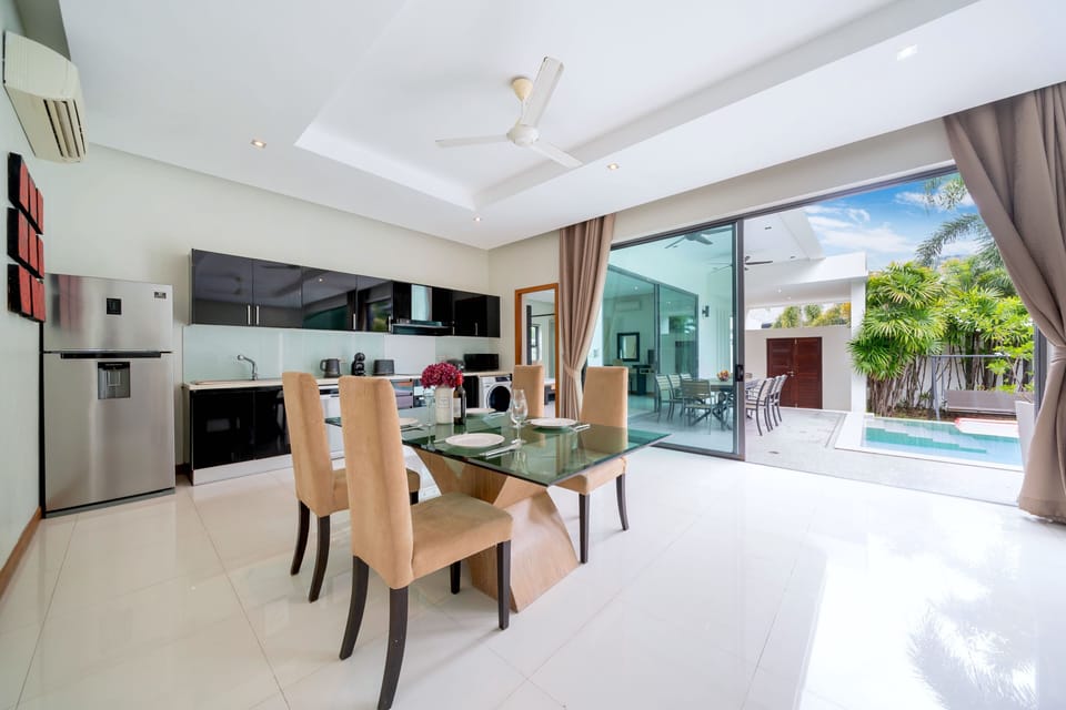 Family Villa, 3 Bedrooms, Private Pool, Pool View | In-room dining