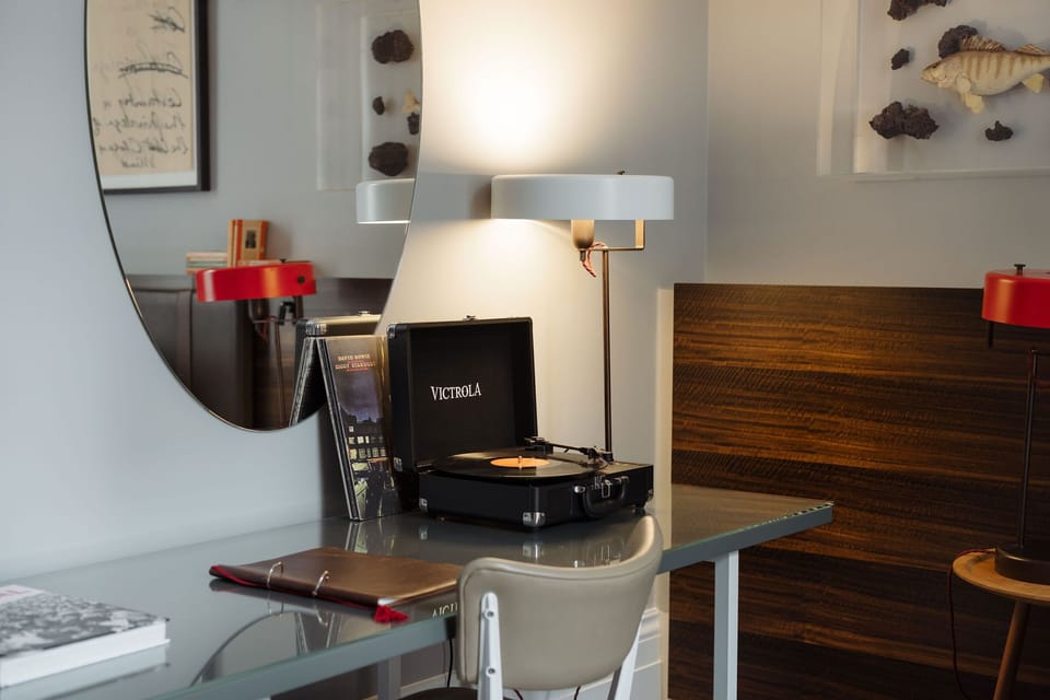 Hypo-allergenic bedding, minibar, in-room safe, desk