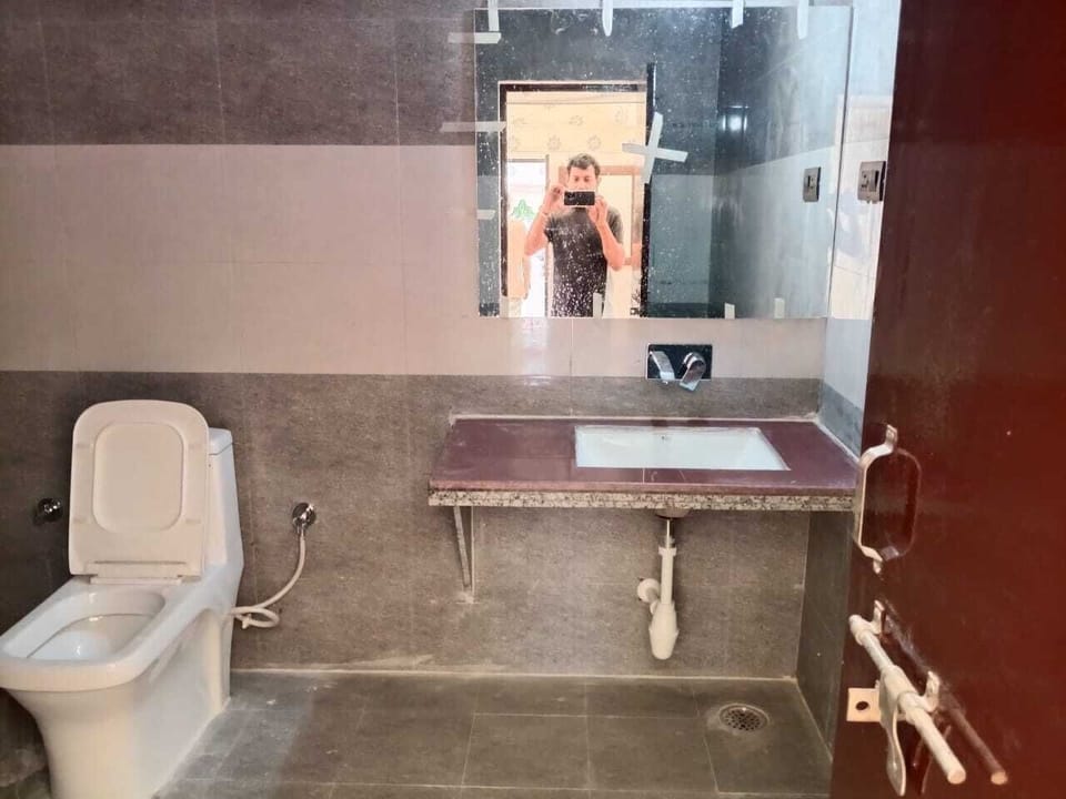 Towels, soap, shampoo, toilet paper