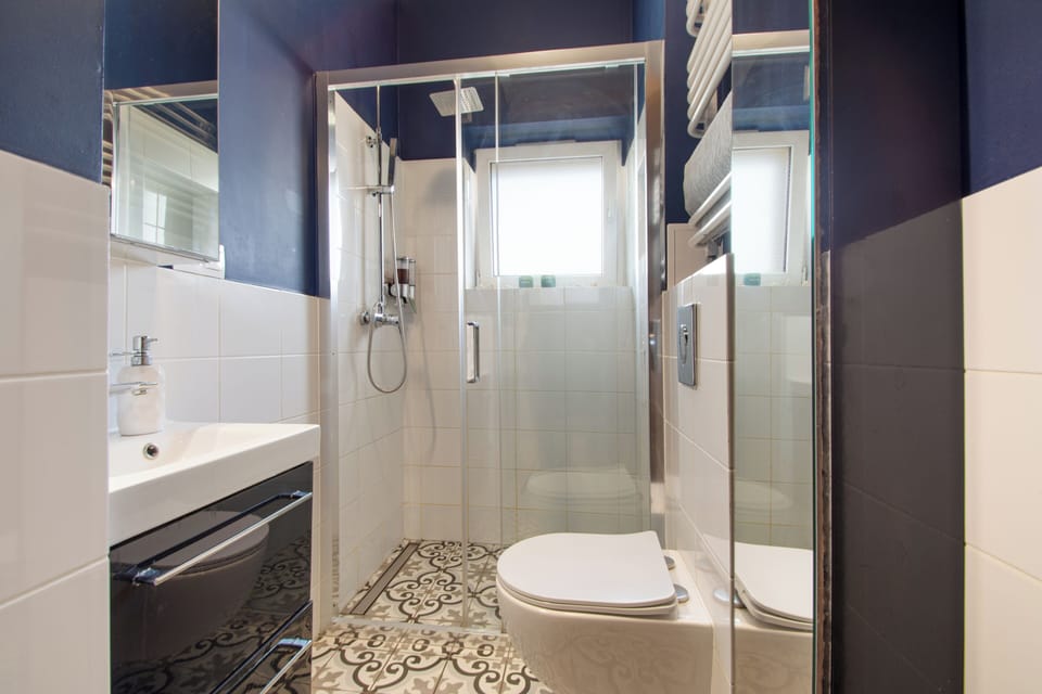 Shower, free toiletries, hair dryer, towels