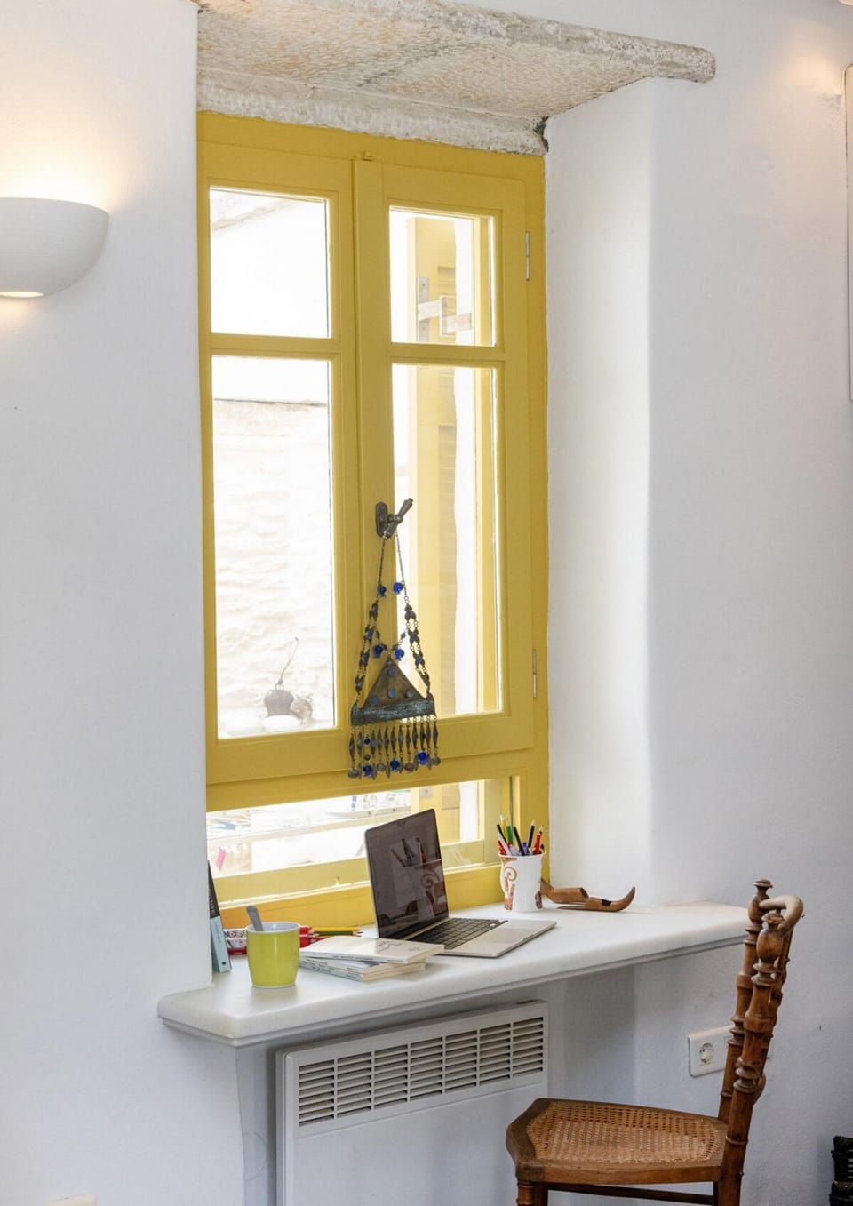 House | 3 bedrooms, desk