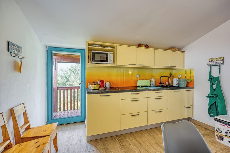 Family Apartment, 2 Bedrooms, 2 Bathrooms, Mountainside (Villa Salamander Suite) | Private kitchen