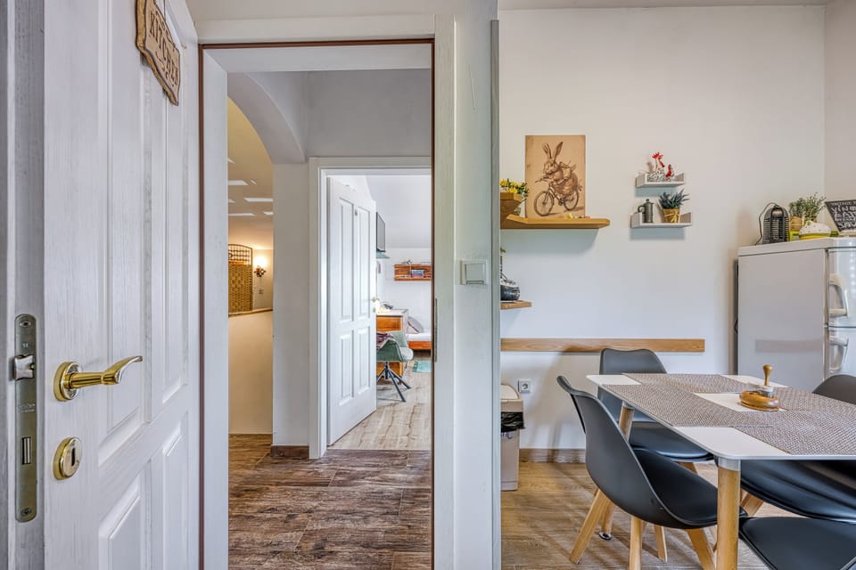 Family Apartment, 2 Bedrooms, 2 Bathrooms, Mountainside (Villa Salamander Suite) | Dining