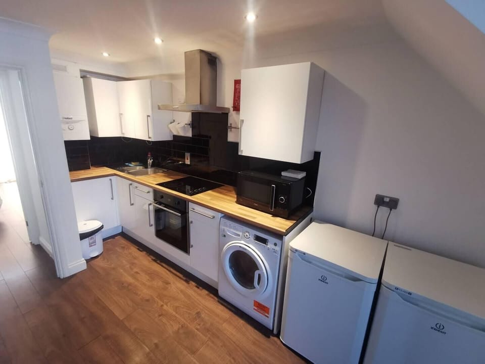 Apartment | Private kitchen | Fridge, microwave, oven, stovetop