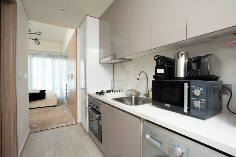 Standard Studio, Balcony | Private kitchen | Fridge, microwave, oven, stovetop