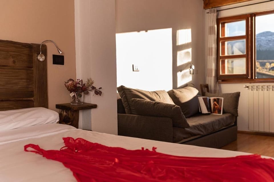Comfort Double Room, Mountain View | In-room safe