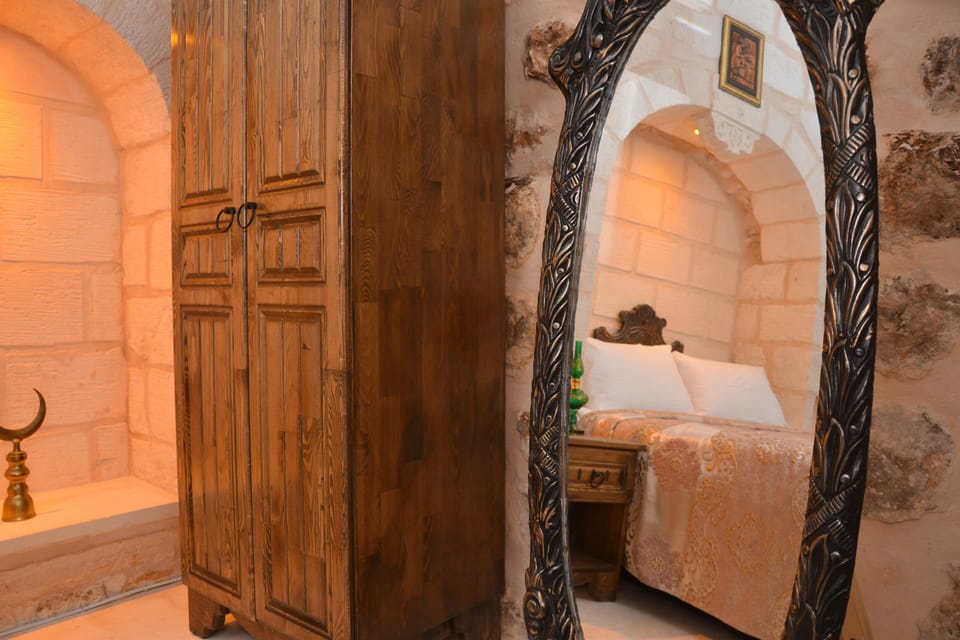 Elite Double Room, Courtyard View | Wardrobe