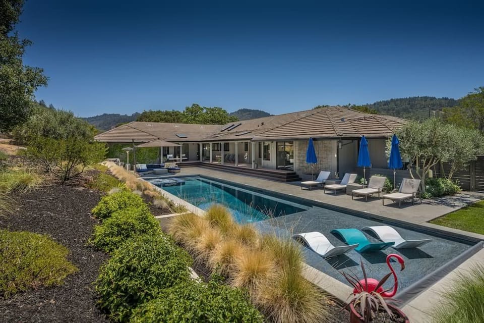 House | 8 bedrooms, high-speed internet