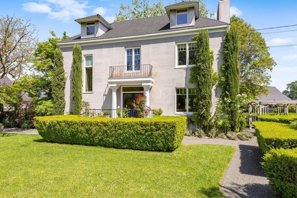 House | 5 bedrooms, high-speed internet