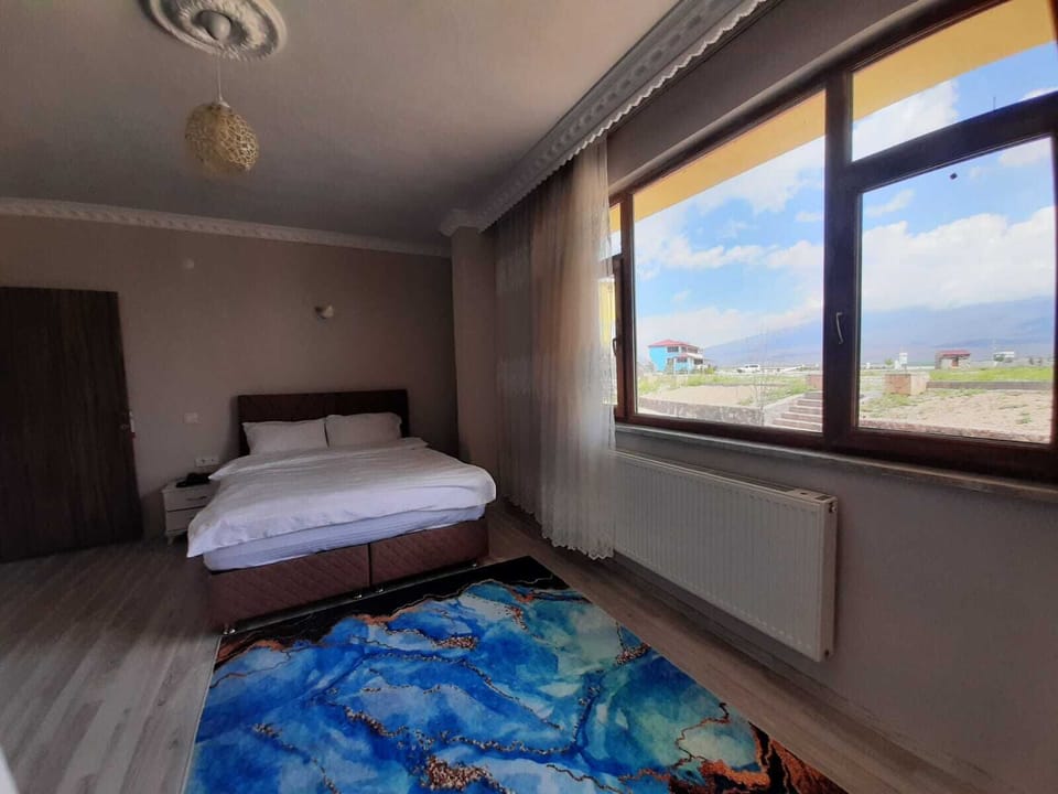 Standard Double or Twin Room, Mountain View | Bed sheets
