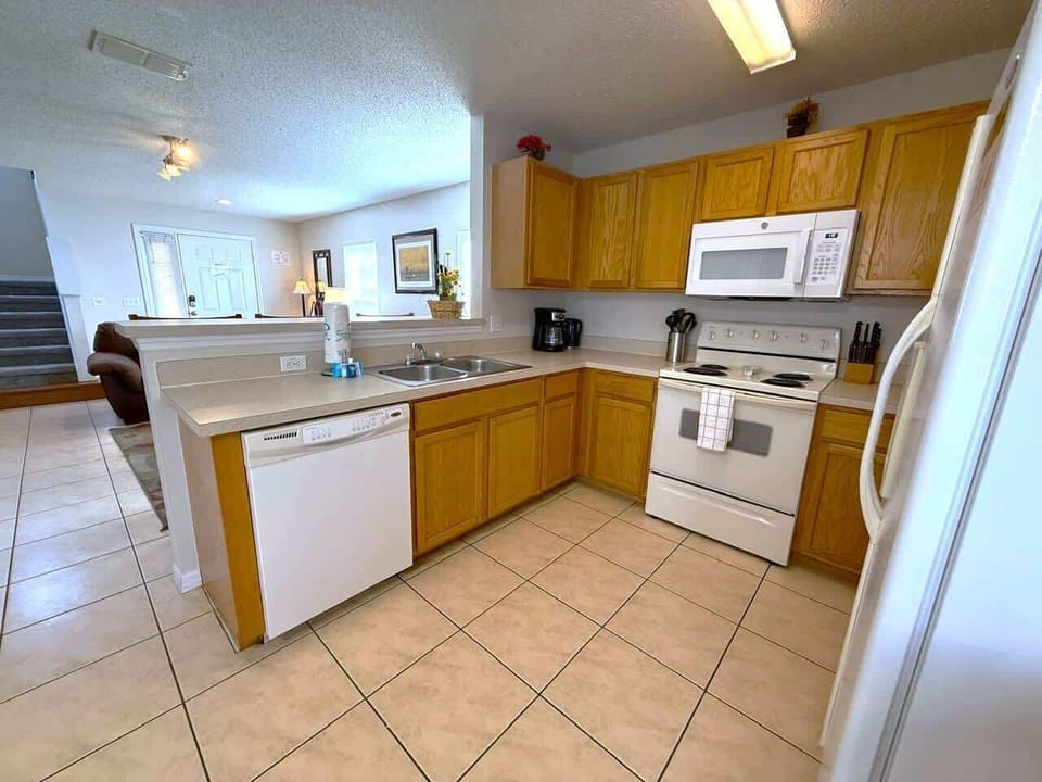 House, Multiple Beds, Pool Access | Private kitchen | Electric kettle