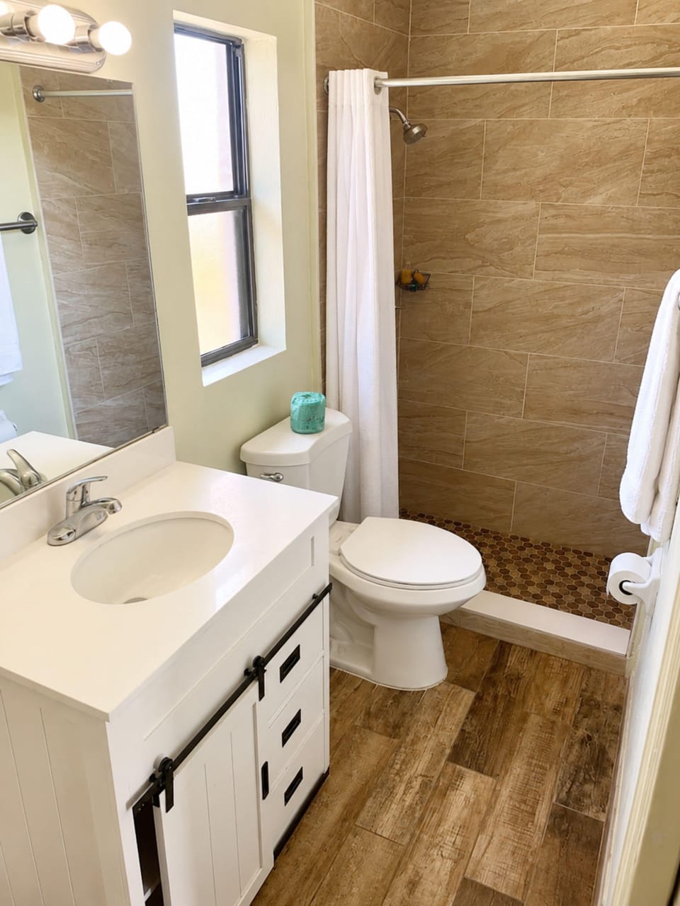 Room | Bathroom | Free toiletries, hair dryer (on request), towels