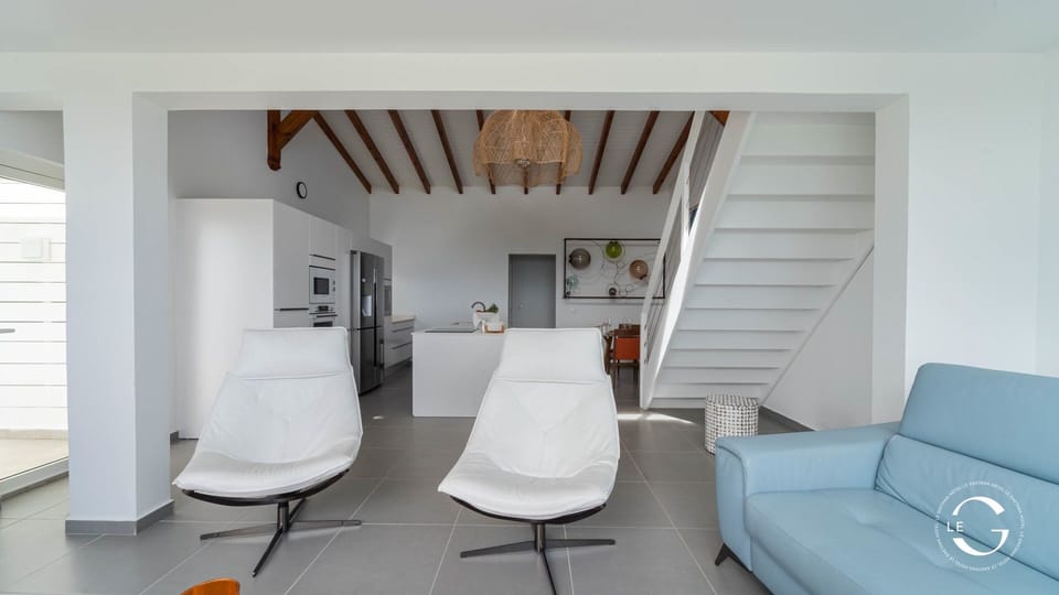 Royal Caraïbes | Living area | TV
