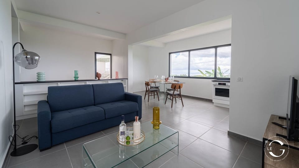 Douceur Tropicale | Living area | TV