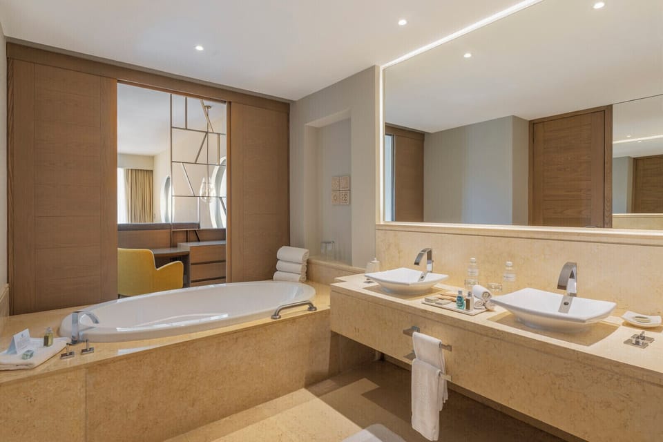 Ambassador Pool Suite Ocean View | Bathroom | Separate tub and shower, jetted tub, rainfall showerhead