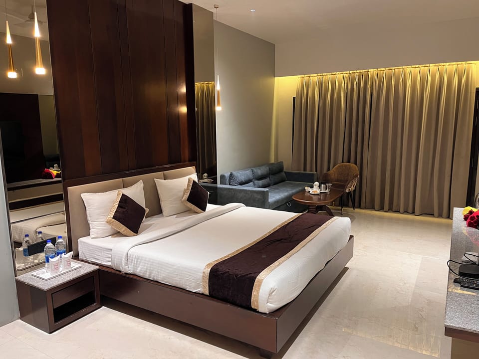 Exclusive Room | Desk, laptop workspace, WiFi (free)