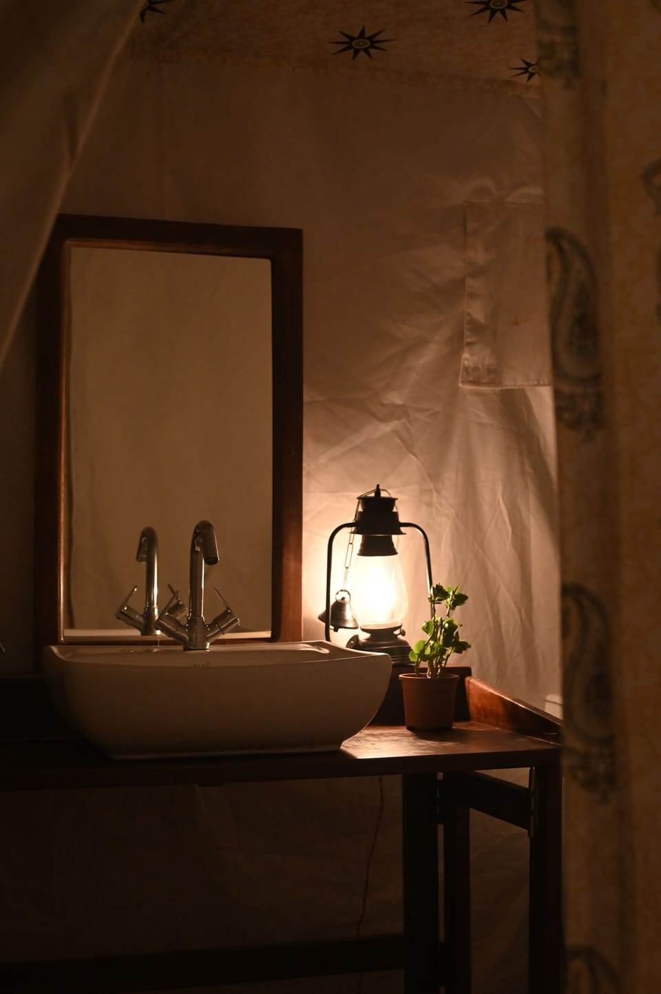 Shower, towels, soap, shampoo