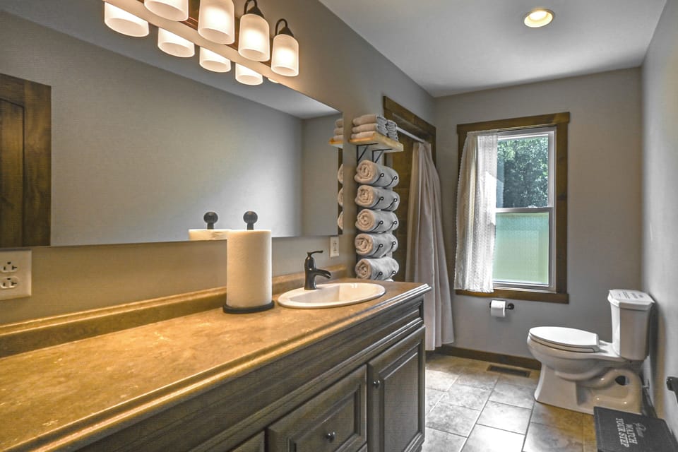 Wooded Escape w/ Pond & Grill in Pleasant City! Cottage in Ohio
