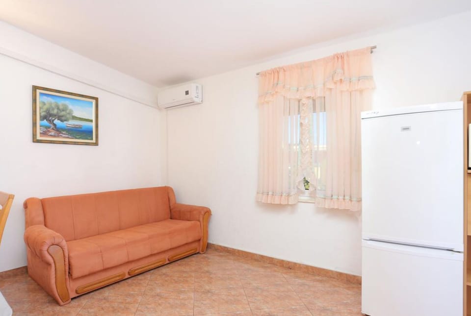 House (Six Bedroom Holiday Home) | Living room | 32-inch flat-screen TV with satellite channels