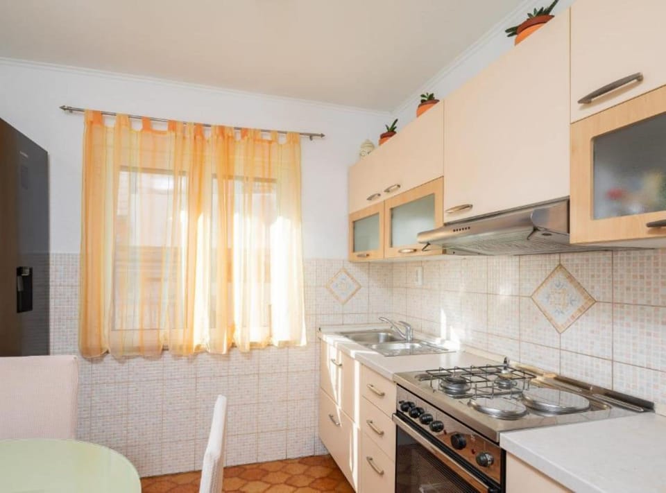 Apartment (One Bedroom Apartment with Balcony an) | Private kitchen | Fridge