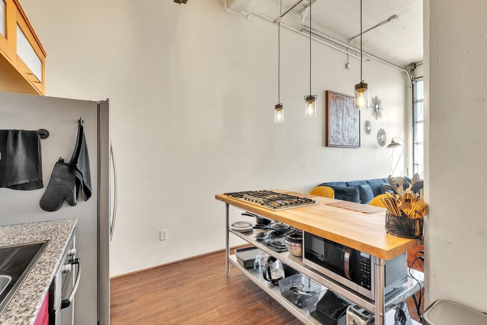 Condo, 2 Bedrooms | Private kitchen | Fridge, oven, coffee/tea maker, electric kettle