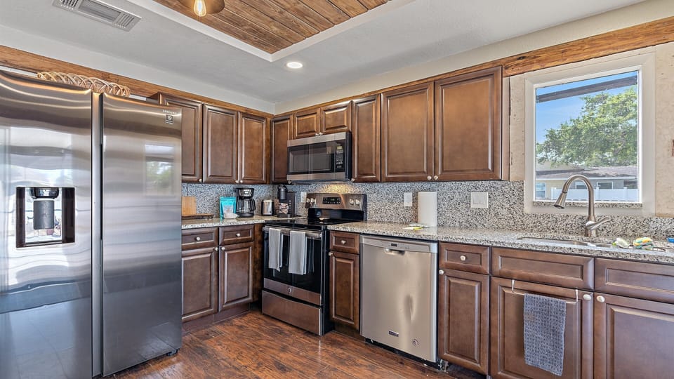 House, 3 Bedrooms | Private kitchen | Coffee/tea maker, fridge, oven, toaster