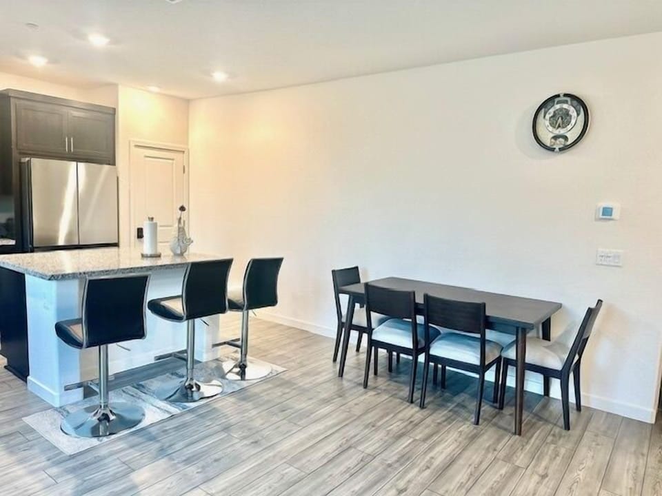 House, 3 Bedrooms | Dining