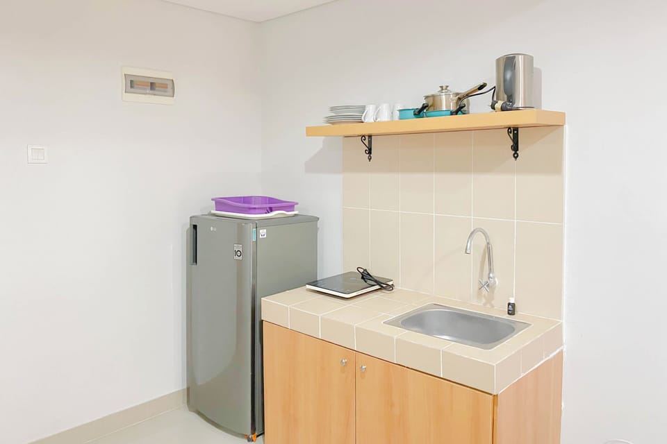 Deluxe Apartment (queenbed) | Private kitchen | Fridge, stovetop, rice cooker