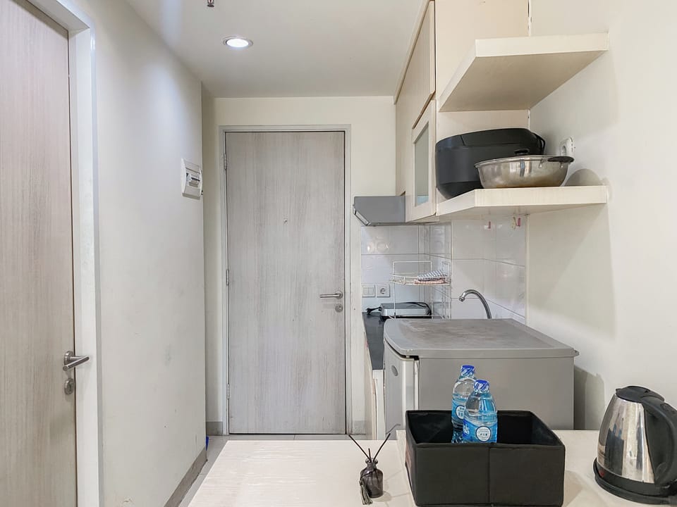 Deluxe Studio (queenbed) | Private kitchen