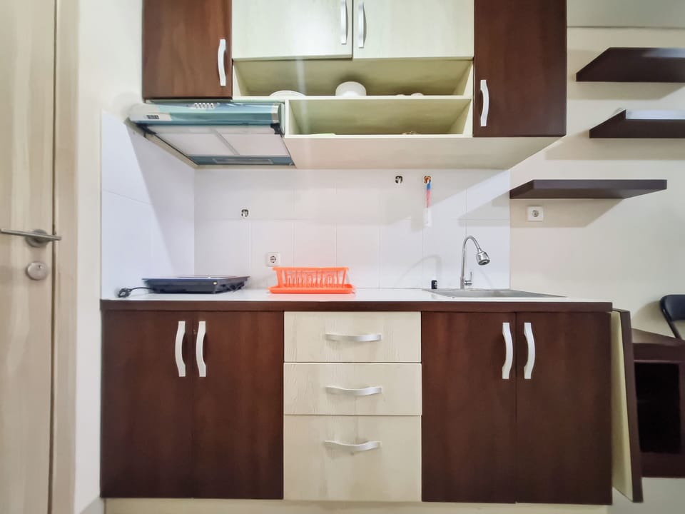 Deluxe Studio (kingbed) | Private kitchen