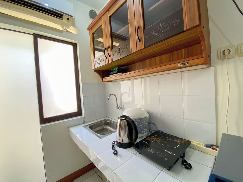 Deluxe Studio (kingbed) | Private kitchen