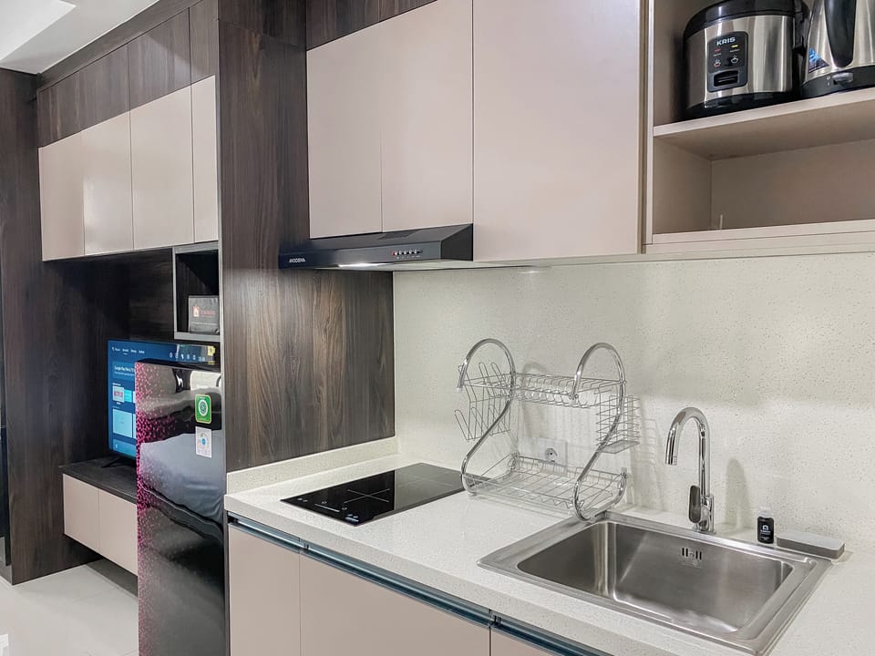 Deluxe Studio (queenbed) | Private kitchen