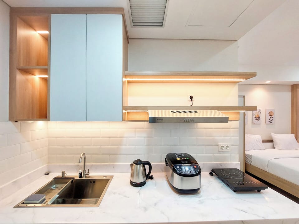 Deluxe Studio (kingbed) | Private kitchen