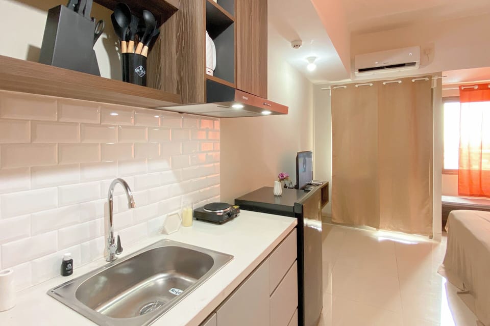Deluxe Studio (queenbed) | Private kitchen
