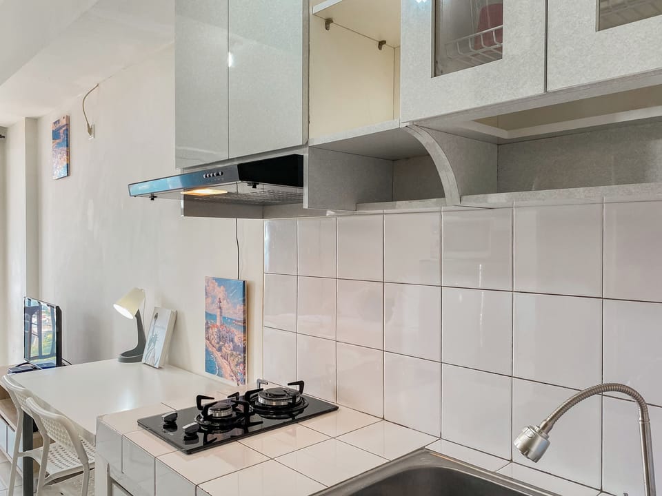 Fridge, microwave, stovetop