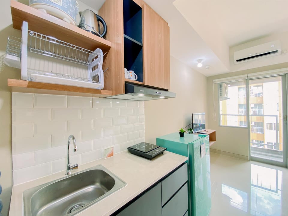 Deluxe Studio (queenbed) | Private kitchen
