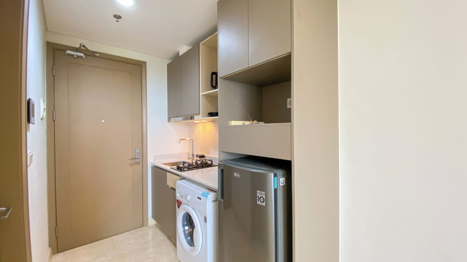 Deluxe Studio (queenbed) | Private kitchen