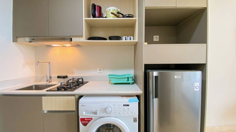 Deluxe Studio (queenbed) | Private kitchen