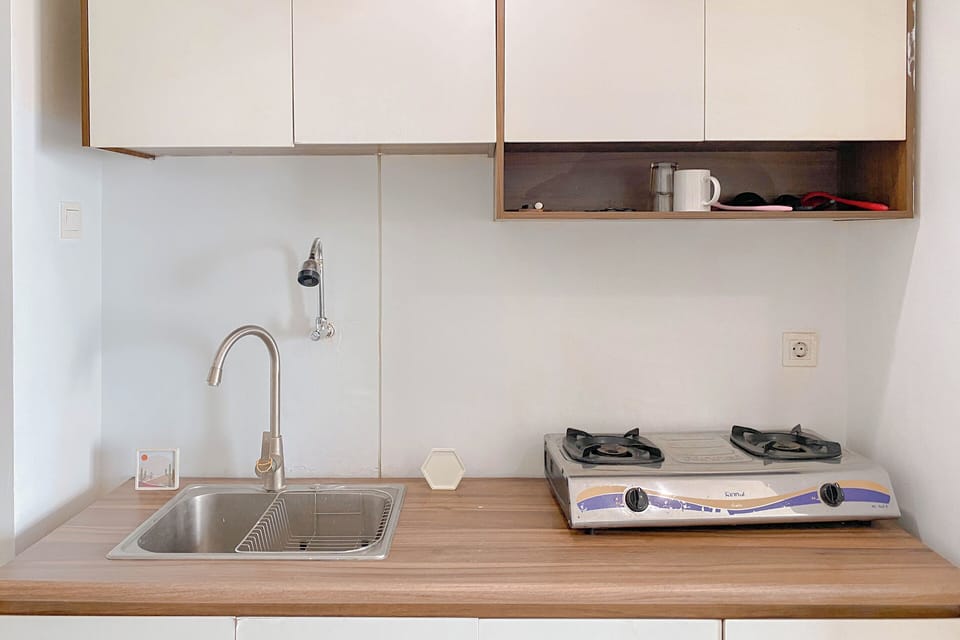 Deluxe Studio (queenbed) | Private kitchen