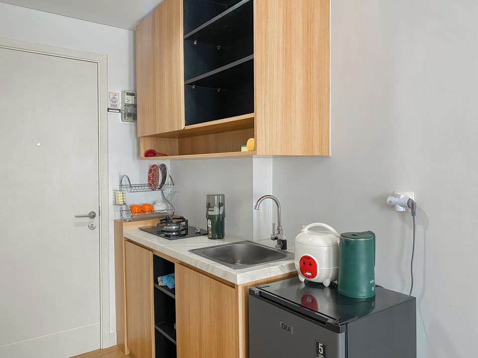Deluxe Studio (queenbed) | Private kitchen
