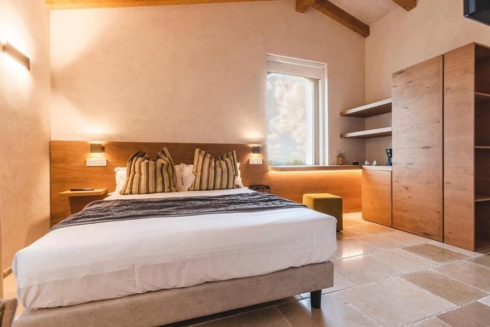 In-room safe, desk, soundproofing, free WiFi