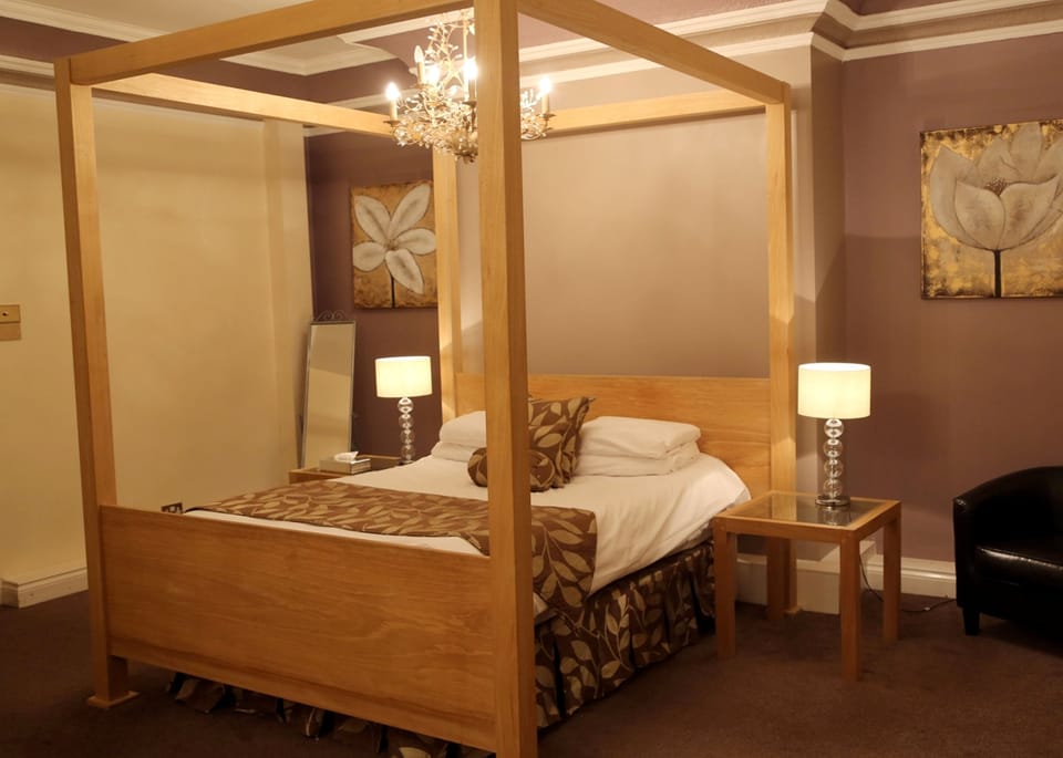 Executive Double Room | Desk, WiFi (free), bed sheets