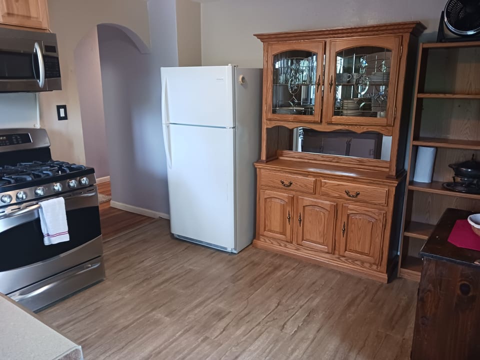 Coffee/tea maker, microwave, oven, stovetop