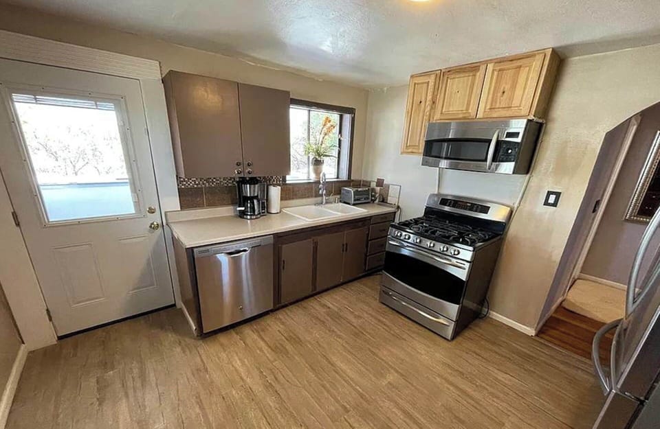 Comfort Apartment, Patio, Mountain View | 1 bedroom, desk, laptop workspace, iron/ironing board